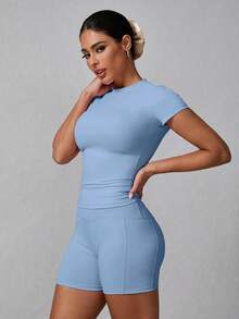 Women's Minimalist Solid Color Short Sleeve & Shorts Sports Set - 淺藍色 - 查看 6