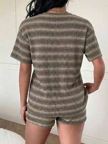Conjunto de camiseta de manga corta y pantalones cortos de punto a rayas para mujer de estilo casual - Albaricoque - Ver 2