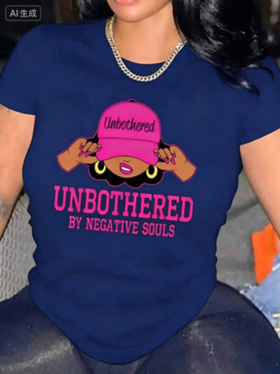 Una camiseta de manga corta para mujer con estilo retro americano, de corte holgado y con diseño estampado (los pantalones son solo para sugerencias de estilo). Esta pieza sencilla y elegante presenta un patrón de letras impresas con temática tropical, lo que la convierte en un elemento imprescindible para crear un look relajado de vacaciones, perfecto para ocasiones como el Día del Trabajo y el Día de la Independencia de México. - Azul Marino - Ver 1