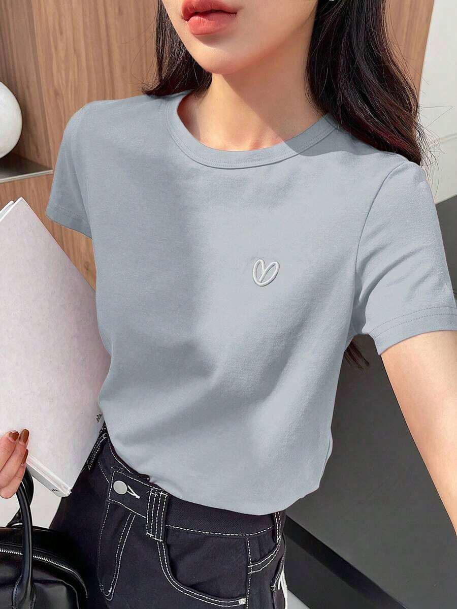 Y2K Style, Fashionable Style, Newest 2026 Style, Cute Style, Casual Style. Women's Short-Sleeved T-Shirt With Embroidered Heart And Letter Design For Valentine's Day, Casual And Work Style. 180g (S-XXXL) - 藍霧 - 查看 1