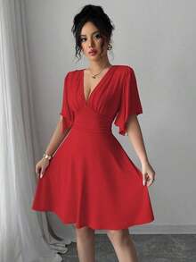Nuevo vestido elegante corto para mujer con cuello en V, busto fruncido, mangas con volantes y cintura ceñida.Favorecedora y elegante. - Rojo - Ver 6