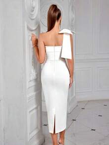 Vestido de cóctel ADYCE de un hombro, unicolor, con lazo decorativo, escote strapless, abertura en la espalda y hasta la rodilla, blanco, elegante y semiformal para bodas, cumpleaños, graduación, cena o eventos - Blanco - Ver 2