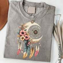 Camiseta de manga corta vintage de algodón lavado estilo bohemio para mujer, con estampado de atrapasueños de luna creciente, flores y plumas. Holgada, cómoda, agradable al tacto y transpirable. Ideal para regalos navideños, fiestas, celebraciones, viajes y uso casual tanto para hombres como para mujeres, con un estilo hippie. - Gris - Ver 8