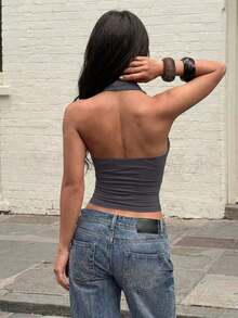 Camiseta corta con cuello halter, escote profundo en V, empalme de metal, espalda descubierta y plisados, adecuada para uso diario, ir al trabajo, citas, vacaciones, Día de San Valentín, verano casual - Gris - Ver 8