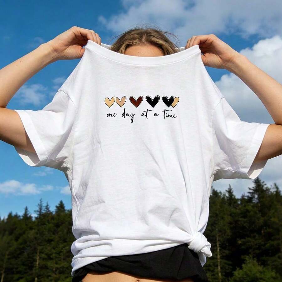 Women's Summer Clothing, Soft And Casual Cotton T-Shirt With Round Neck, "Love One Day At A Time" Letter Print. White. - 白色 - 查看 1