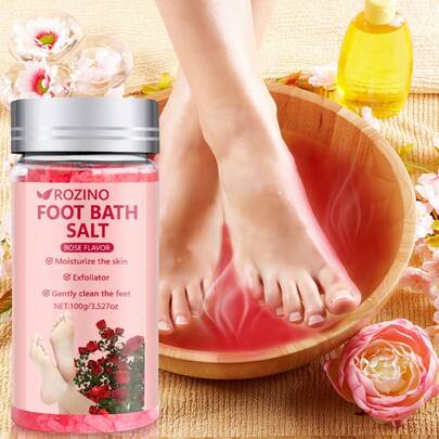 100g Sal de baño de rosa, que contiene extracto de rosa, emite un aroma floral delicado, suaviza suavemente los callos y los talones ásperos, mejora fácilmente los pies secos y agrietados. La sal de baño se disuelve rápidamente en el agua, liberando finas burbujas y un sutil aroma a hierbas, proporcionando una experiencia de baño de pies a nivel de spa, un elemento esencial para la relajación y el cuidado de los pies en casa