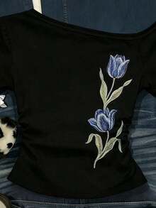 Camiseta casual de mujer con hombro asimétrico y mangas cortas a rayas - Multicolor 4 - Ver 5