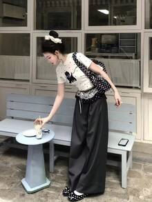 Yorily 女款圓點小狗印花短袖T恤，修身腰部短版上衣，顯瘦夏季度假白色穿搭 - 白色 - 查看 7