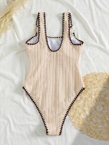 Traje de baño de una pieza de mujer de estilo retro francés en color almendra, con textura de tela acanalada vertical y contraste en marrón oscuro, escote en U con espalda recortada, tirantes anchos, decoración de anillo metálico asimét - Beis - Ver 5