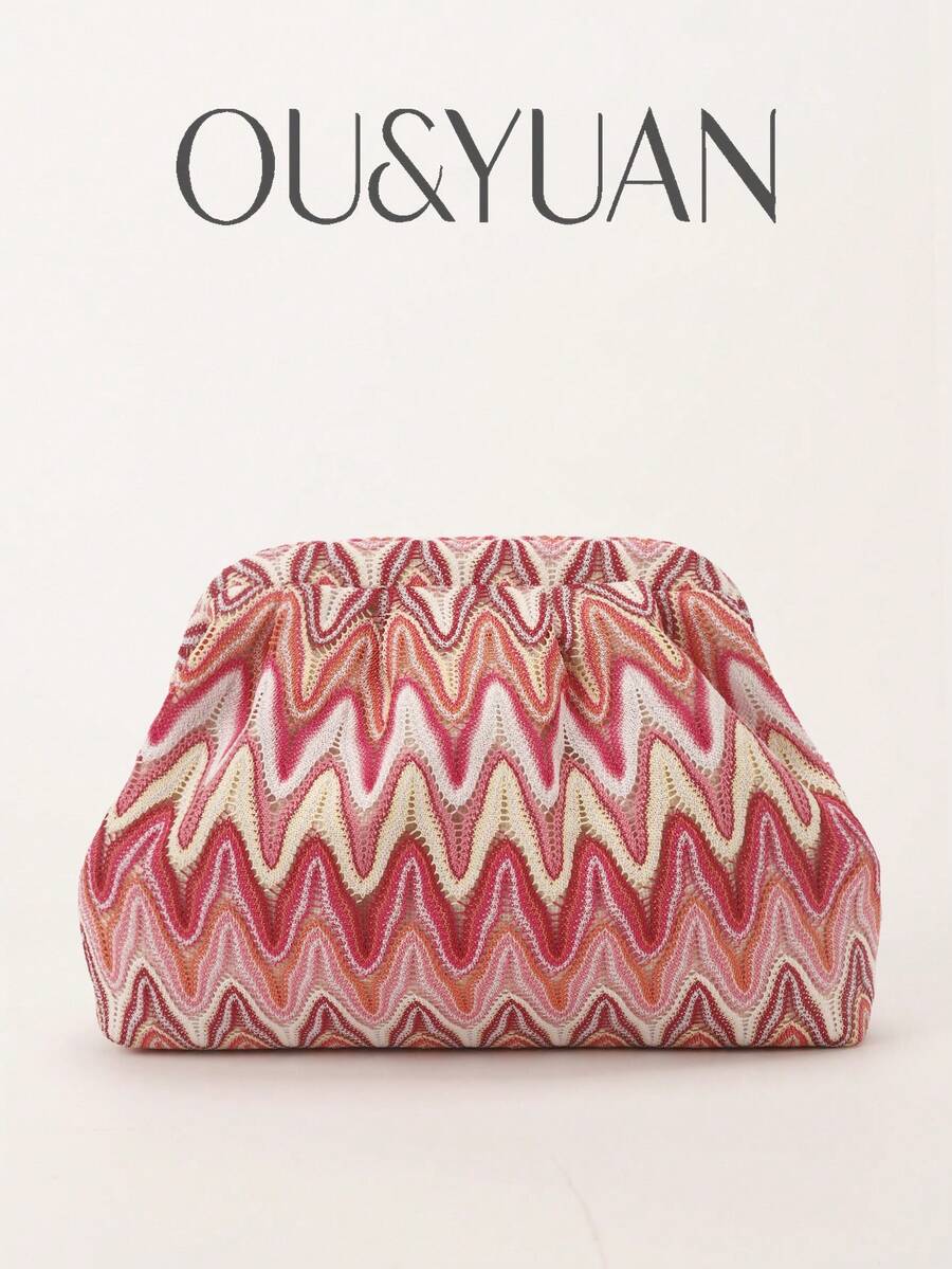 OUYUAN 女款復古印花手拿包，波希米亞風格設計，抽褶細節展現高品質感。此手提包配有便捷快拆扣，非常適合夏季海灘度假、日常休閒使用、節日派對和宴會。送給家人、朋友和伴侶的精美禮物。（隨機印花）