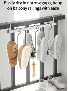 Estante ajustable para zapatos sin taladrar para alféizar de ventana, organizador colgante multiusos a prueba de agua y de gran resistencia para barandilla de balcón, secadora montada en ventana, diseño antirrobo y ahorra espacio para ventana, apto para zapatillas, pantuflas, uso diario en patio y balcón del hogar - Ver 7