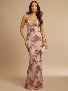 Vestido de tirantes finos maxi ajustado y elegante con diseño floral 3D en color marrón, adecuado para invitada de boda en otoño, fiesta, cóctel, noche, Navidad.Vestido maxi ceñido y con espalda descubierta, apropiado para fiesta de ot - Marrón - Ver 1