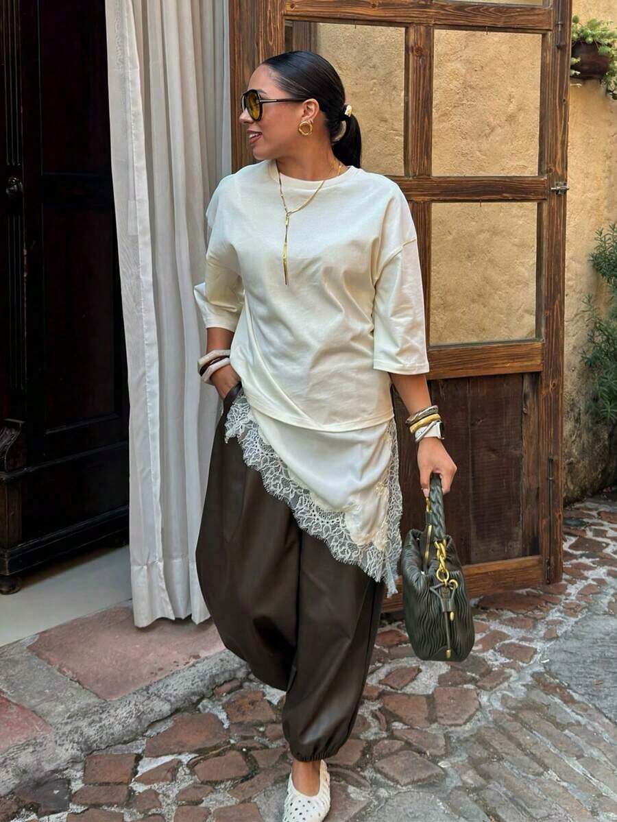 Camiseta larga casual de mujer con parches de encaje, cuello redondo, manga corta, bajo asimétrico, blusa holgada y versátil para el verano - Beis - Ver 1