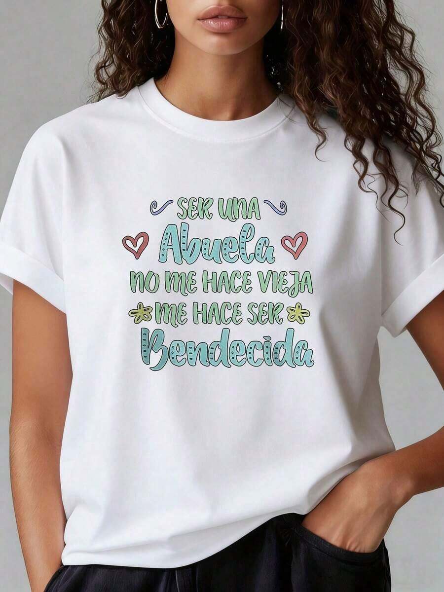 Loose Plus Size T-Shirt, Spanish Text "BEING A GRANDMA HASN'T MADE ME OLD, IT HAS MADE ME BLESSED," Heart And Flower Print With A Warm And Family-Friendly Message, Women's White Short Sleeve Crew Neck T-Shirt, Suitable For Spring, Summer, And Autumn, Comfortable Fit, Stylish Design, Versatile And Durable For Everyday Wear, Modern Style, Slimming And Flattering For Outdoors, Simple And Elegant For Indoors. Women's Cotton T-Shirt, Breathable And Sweat-Absorbent, Short Sleeve For Summer - 白色的 - 查看 1