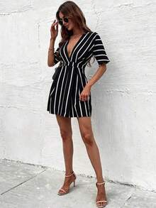 Vestido corto de verano casual y de vacaciones para mujer con cuello en V profundo, estampado de rayas y cintura ceñida - Negro - Ver 4