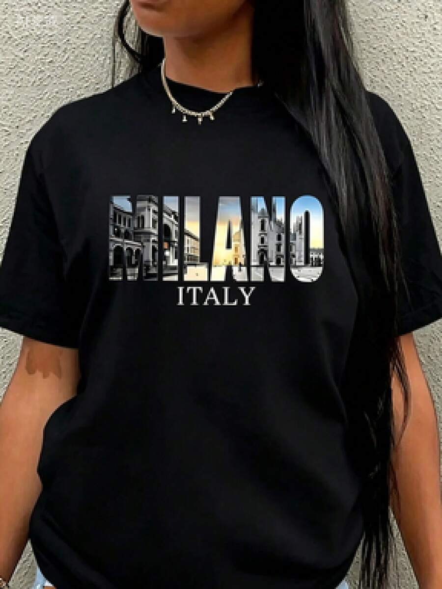 Una camiseta de manga corta para mujer con estilo retro americano, de corte holgado y con diseño estampado (los pantalones son solo para sugerencias de estilo). Esta pieza sencilla y elegante presenta un patrón de letras impresas con temática tropical, lo que la convierte en un elemento imprescindible para crear un look relajado de vacaciones, perfecto para ocasiones como el Día del Trabajo y el Día de la Independencia de México. - Negro - Ver 1