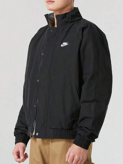 Áo khoác Nike Club Futura dáng rộng, thoải mái, đơn giản và đa năng dành cho nam giới.