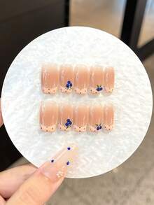 10片裝 Y2K [Blue Bubble] 手工壓式方型美甲貼片，裸色波點法式藍色草莓波點，可愛清新美甲貼片，適合女性與女孩日常派對聚會使用，附果凍膠與磨砂條 - 彩色 - 查看 10