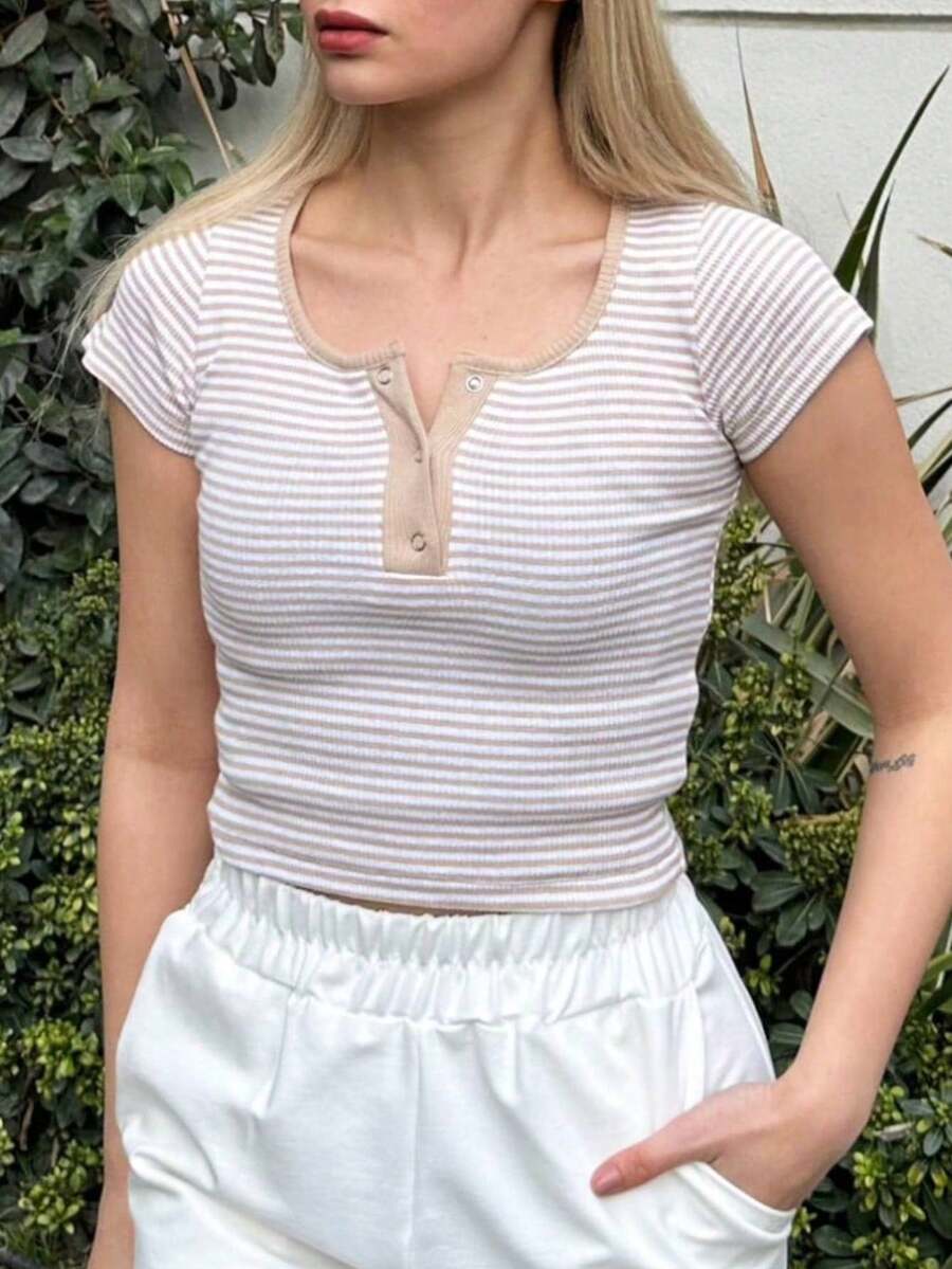 ÇIT ÇIT KAPAMALI ÇİZGİLİ CROP ÖRME BLUZ - Beige - View 1