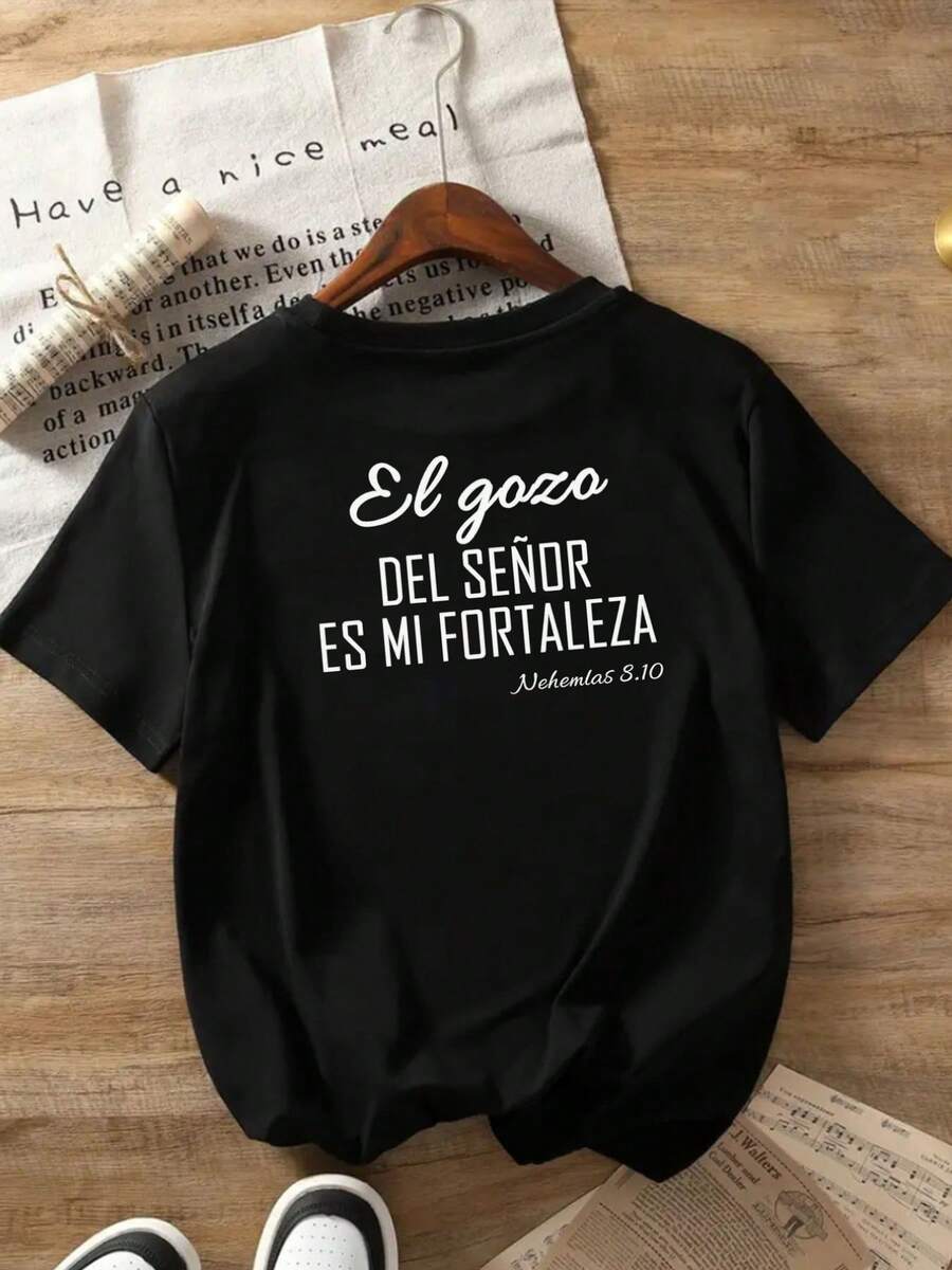 Comfortable Print. Printed T-Shirt With A Double-Sided Print Featuring The Bible Verse "My Joy Is My Strength." This Women's Crew Neck, Short-Sleeved, Casual Top Offers A Modern And Fashionable Look. A Simple And Casual Summer T-Shirt. - 黑色 - 查看 1