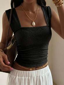 Top corto ajustado de cuello cuadrado de tela texturizada de unicolor minimalista para mujer, ideal para el verano, vacaciones y uso diario - Negro - Ver 5