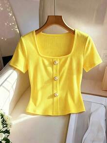 Camiseta elástica de manga corta con cuello cuadrado en color albaricoque sólido, diseño minimalista, adecuada para uso diario, con decoración de botones, diseño minimalista, para verano, versátil - Amarillo - Ver 3