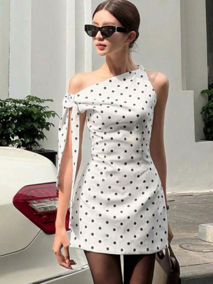 Vestido mini ajustado con estampado de lunares asimétrico y tirantes, elegante negro para primavera/verano - Blanco - Ver 1