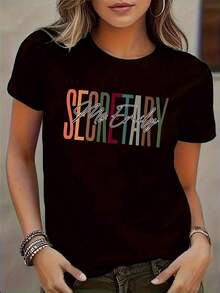 Camiseta Casual de Manga Corta para Mujer con Estampado de Letras Verticales en Bloques de Color - Camiseta Negra de Corte Regular con Cuello Redondo, Lavable a Máquina, Top para Todas las Temporadas para Atuendo Casual, Camisetas para Mujer, Ropa Inspirada en Secretarias, Ropa Casual Duradera - Negro - Ver 7