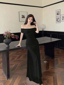 Vestido largo elegante de mujer con hombros descubiertos, cintura fruncida y malla, adecuado para bodas, eventos formales y fiestas de gala - Negro - Ver 6