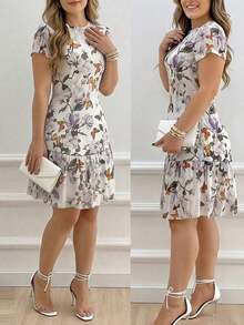 Tela de seda de leche con impresión digital de moda, material fresco de verano, adecuado para citas, hogar, vacaciones, campamento, playa, fotografía, baile, fiestas, compras, estilo de vacaciones de verano versátil. Vestido corto con diseño de volantes, - Blanco - Ver 4