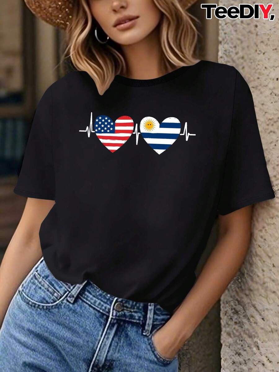 Camiseta suave para mujer con diseño de latidos del corazón y las banderas de EE. UU. y Uruguay. Camiseta de manga corta. - Negro - Ver 1