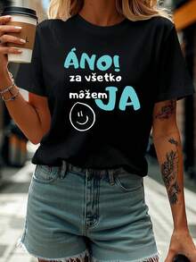 Camiseta con estampado de letras "Ano Za Vsetko Mozem Ja", de manga corta y cuello redondo, top casual, ropa de verano elegante y práctica para mujer. - Negro - Ver 1