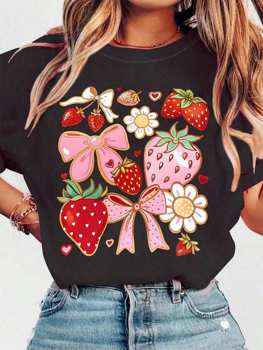 Playera Femenina Estilo Cute con Estampado de Fresas, Moños y Flores – Juvenil, Cómoda y a la Moda - Negro - Ver 1