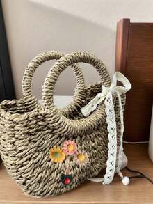 1个草编手提包，造型如雏菊花束。海滩度假必备，适合约会、度假、通勤、海滩、工作、学习、露营等各种场合。是夏季婚礼、海滨度假或花园派对的完美之选。也是送给家人、母亲和老师的理想礼物。 - 彩色 - 查看 4