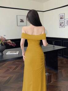 Vestido largo elegante de mujer con hombros descubiertos, cintura fruncida y malla, adecuado para bodas, eventos formales y fiestas de gala - Mostaza Amarilla - Ver 2