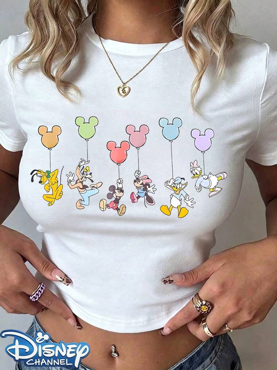 Authentic Disney New Arrival! Featuring All Disney Characters Holding Hands With Mickey Mouse Balloons, This Casual Round Neck Slim-Fit Short T-Shirt Is A Versatile Summer Basic Polyester Top. Comfortable And Loose-Fitting, It's The Perfect Gift For Her. Washable. (Holiday Outfits For Women, Festival Outfits, Women's Linen Shirts, Women's White Tops) - trắng - Xem 1