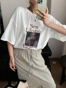 Women's Casual Loose-Fitting Short-Sleeved T-Shirt With Letter And Portrait Print, Summer Graphic Top, Oversized Streetwear Tee - 白色 - 查看 4