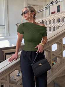 Mujeres Camiseta casual de manga corta ajustada y lisa con un hombro descubierto para uso diario en primavera y verano - verde militar 2 - Ver 7