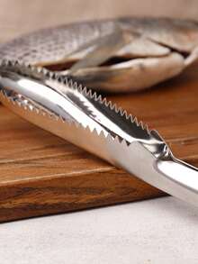 1pc Stainless Steel Fish Scale Scraper, Manual Fish Scaler, Kitchen Fish Descaling Tool, Double-Sided Serrated Quick Descaling, Suitable For Freshwater & Saltwater Fish, One-Piece Easy To Clean And Store, Kitchen Essential - View 7