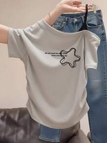 日系白色不對稱單肩星星與字母印花短袖T恤，美學夏季休閒風 - 淺灰色 - 查看 4