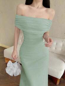 Vestido largo elegante de mujer con hombros descubiertos, cintura fruncida y malla, adecuado para bodas, eventos formales y fiestas de gala - verde menta - Ver 1