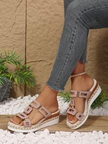 Sandálias femininas Mila Footwear plus size, estilo retrô, com bico aberto e sola de corda. Design geométrico boêmio vintage com detalhes de rebites e sola grossa. Perfeitas para casamentos, festas, férias, verão e outras ocasiões. Sandálias femininas com plataforma e sola grossa. - Roxo Malva - Ver 4