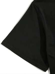 Una camiseta de manga corta de estilo bohemio para mujer - diseño elegante de la mano de Hamsa y el ojo, blusa de cuello redondo con mangas elásticas, lavable a máquina, camisa casual para todo el año. - Negro - Ver 4