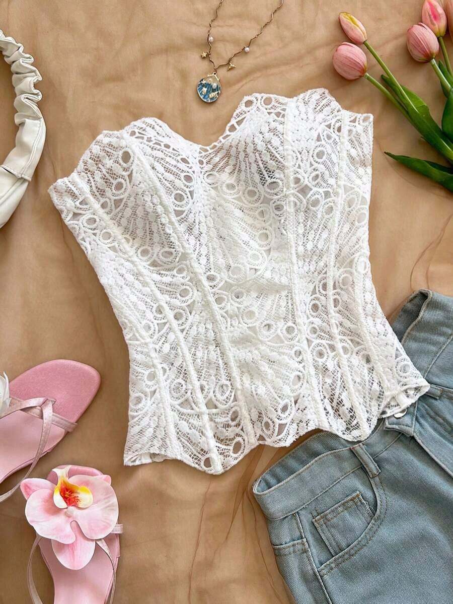 Top corset ajustado con doble capa de encaje con hombros descubiertos, estilo sexy europeo y americano.Body bordado calado.Conjunto de ropa de fiesta blanca para mujer para salir, vestido de invitada de boda, otoño/invierno - Blanco - Ver 1