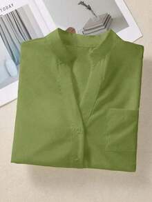 Camisa de mujer de unicolor con cuello en V y botones - Blusa casual y elegante de manga larga con detalle de bolsillo, adecuada para vacaciones, viajes y uso diario, artículo esencial para todas las temporadas de primavera - Verde - Ver 4