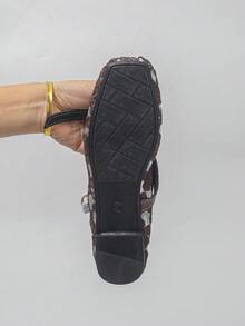 Giày Mary Jane quai cài size lớn 35-43 thân thiện với bàn chân, hàng mới về 2026, màu nâu chocolate, lưới, phong cách Pháp cổ điển mùa hè, thoáng khí, rỗng thêu lưới, đế bệt, dễ xỏ, thoải mái, phù hợp mặc với váy, cho bà bầu và mẹ bỉm, màu đen - Màu nâu sô cô la - Hoa - Xem 9