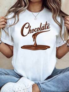 Elegante camiseta de uso diario para mujer de talla grande, con estampado de patrón temático de chocolate y estilo de ilustración retro americana. Perfecta para tiendas de postres, mercados de alimentos, paseos informales y reuniones con amigos. Camiseta de moda chic de manga corta. - Blanco - Ver 1