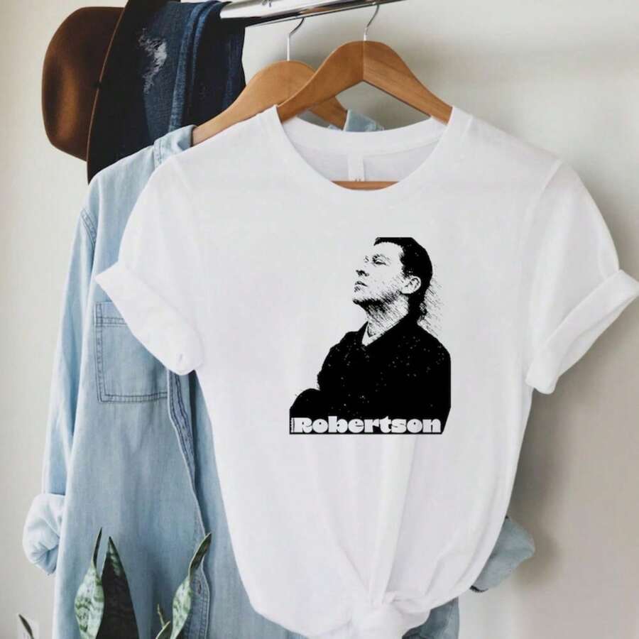 R1OCk T-Shirt Robbie RoberT1S1on The Band Legend.JPG Camiseta 100% Algodón Unisex - Playera Casual Premium de Corte Cómodo - Blanco - Ver 1