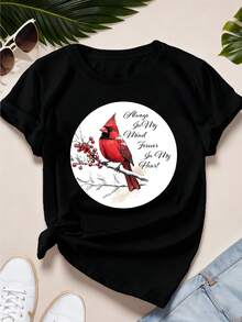 Camiseta de manga corta con cuello de tripulación de mujer, "Siempre en mi mente para siempre en mi corazón" Cardinal Bird & Berries Impresión gráfica, ropa casual diaria, envío local - Negro - Ver 2