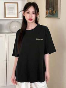 Camiseta de mujer con hombros caídos y bordado de letras, camiseta de verano oversize, tops estilo universitario - Negro - Ver 3